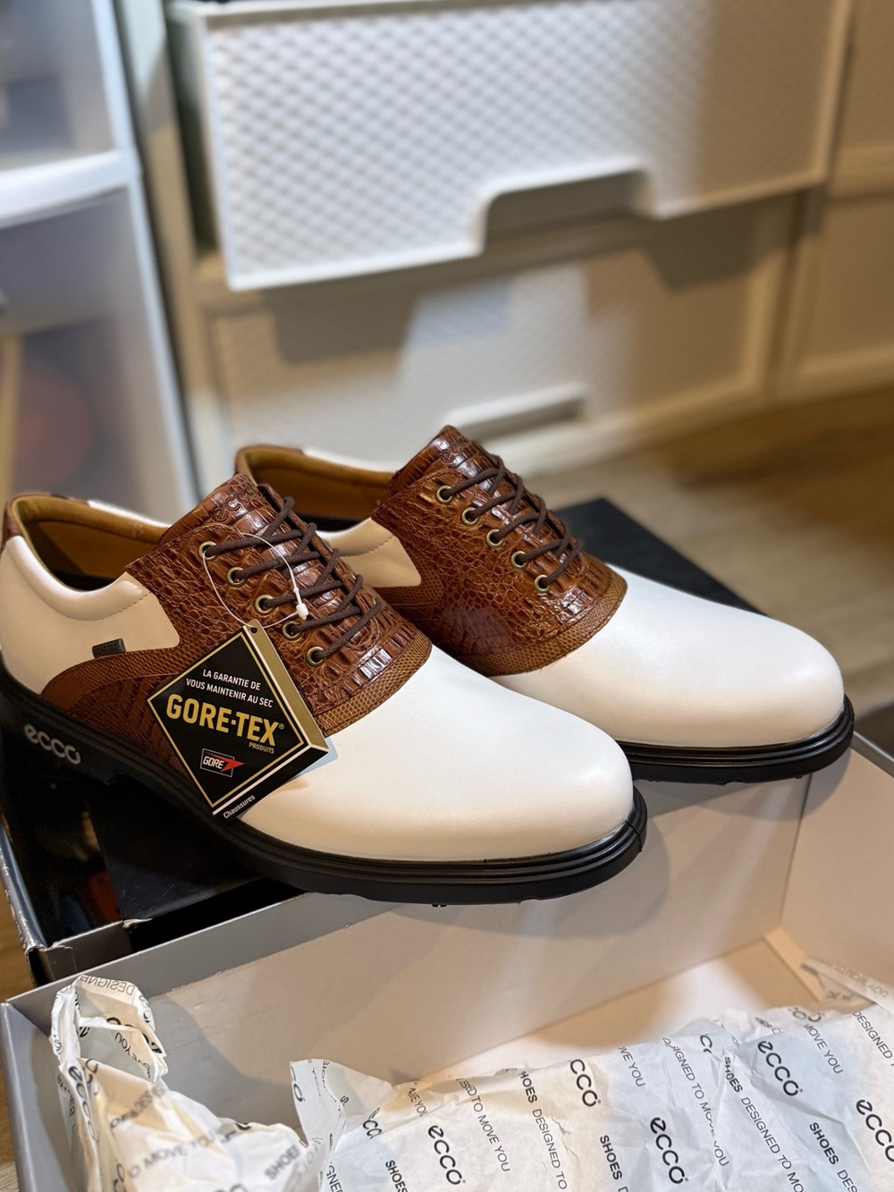ECCO Men's White & Brown Gore-Tex Casual Leather Shoes